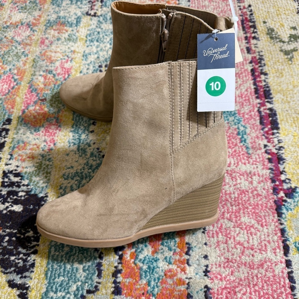 Universal Thread Tan Ankle Booties with Side Zipper size 10 NWT